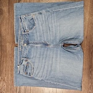 American Eagle Outfitters Light Blue Flared Jeans
Dreamy drape